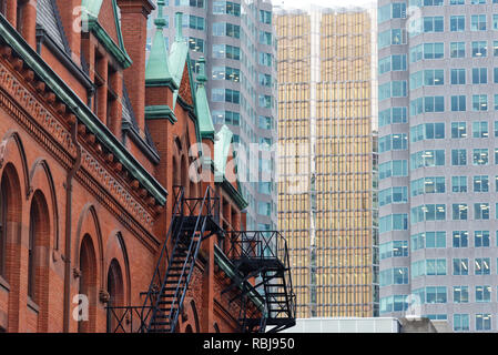 Il Flatiron Building (l'edificio Gooderham) su Wellington Street a Toronto in Canada Foto Stock