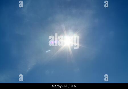 Splendide formazioni di nubi in un Cielo di tramonto in estate Foto Stock