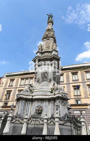 Guglia dell'Immacolata Vergine nella città di Napoli, Italia Foto Stock