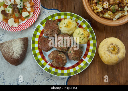 Biff a la Lindstrom, svedese piatto fatto da cipolla, patate, barbabietola rossa, capperi e carne di manzo macinata, svedese la cucina casalinga, tradizionali piatti assortiti, Foto Stock