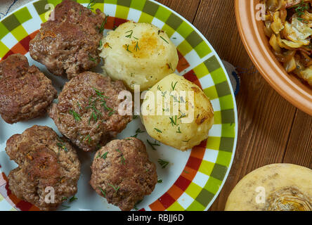 Biff a la Lindstrom, svedese piatto fatto da cipolla, patate, barbabietola rossa, capperi e carne di manzo macinata, svedese la cucina casalinga, tradizionali piatti assortiti, Foto Stock