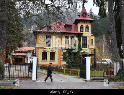 SINAIA, Romania - 7 novembre 2018. Casa George Mandrea- Duca ristorante pensione , vecchia casa in Sinaia, Prahova Valley. Foto Stock