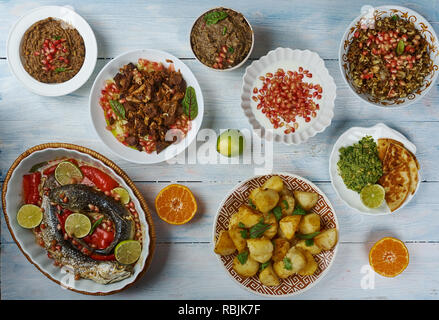 Cucina medio orientale Levant, tradizionali piatti assortiti, vista dall'alto Foto Stock