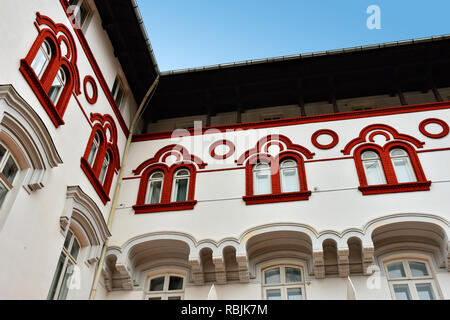 SINAIA, Romania - 7 novembre 2018. Hotel Caraiman, monumento storico e patrimonio nazionale, uno degli alberghi più antichi della città di Sinaia, Valle di Prahova Foto Stock