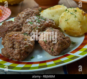 Biff a la Lindstrom, svedese piatto fatto da cipolla, patate, barbabietola rossa, capperi e carne di manzo macinata, svedese la cucina casalinga, tradizionali piatti assortiti, Foto Stock