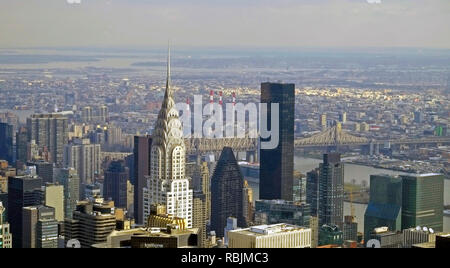 Chrysler Building Fiume Hudson Brooklyn Bridge da Empire State Building sull'isola di Manhattan Midtown New York City New York Stati Uniti d'America Stati Uniti d'America Foto Stock