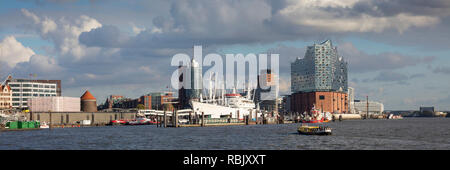 Skyline presso il fiume Elba, Amburgo, Germania, Europa Foto Stock