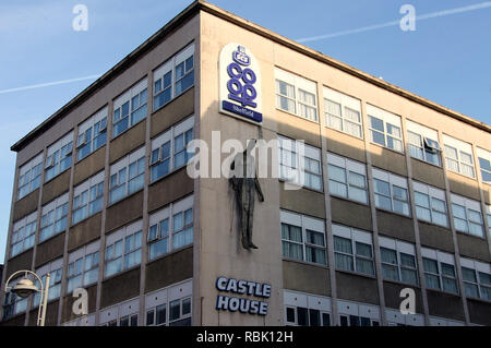 Castle House in Sheffield con la scultura Vulcan da Boris Tietze Foto Stock