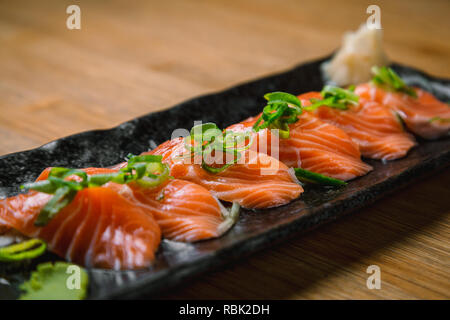 Alimenti biologici e sostenibili da elegante ristorante giapponese, sushi, sashimi, alghe, edamame Foto Stock