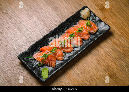 Alimenti biologici e sostenibili da elegante ristorante giapponese, sushi, sashimi, alghe, edamame Foto Stock