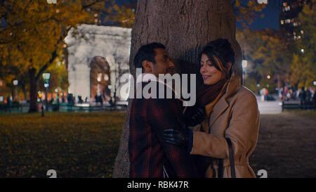 Aziz Ansari, Alessandra Mastronardi, 'Master di None' stagione 2 (2017) Credito: Netflix / Hollywood Archive Foto Stock