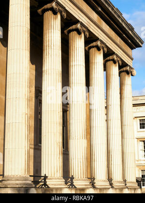Colonnato del British Museum - Londra, Inghilterra Foto Stock