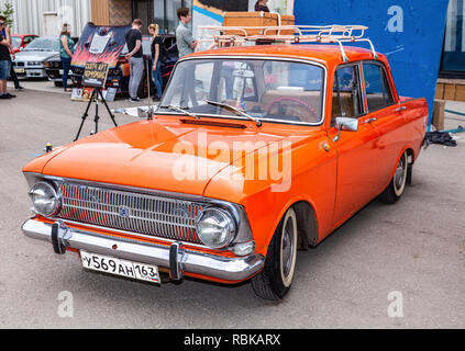 Samara, Russia - 19 Maggio 2018: annata automobilistica russa Moskvich presso la parata delle vecchie auto e motor show Foto Stock