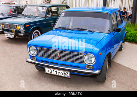 Samara, Russia - 19 Maggio 2018: annata automobilistica russa Lada-2101 presso la parata delle vecchie auto e motor show Foto Stock