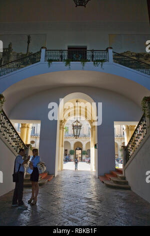 All' interno del Palazzo Celestini, una volta un monastero, che ospita ora il governo provinciale uffici, Lecce, Puglia, Italia Foto Stock