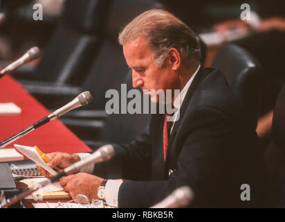 WASHINGTON, DC, Stati Uniti d'America - 21 luglio 1993: U.S. Il senatore Joseph Biden (D-Delaware), Presidente U.S. Senato Comitato Giudiziario. Foto Stock