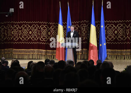 Bucarest, Romania. Decimo gen, 2019. Presidente rumeno Klaus Iohannis parla durante l inaugurazione ufficiale cerimonia di inizio della Romania assumerà la presidenza del Consiglio dell'Unione europea (UE) a Bucarest, la capitale della Romania, a gennaio 10, 2019. Credito: Xinhua/Alamy Live News Foto Stock