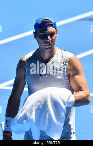 Melbourne, Australia. 11 gennaio 2019: il secondo seme Rafael Nadal pratiche sul Rod Laver Arena davanti al 2019 Australian Open Grand Slam torneo di tennis a Melbourne, Australia. Sydney bassa/Cal Sport Media Credito: Cal Sport Media/Alamy Live News Foto Stock