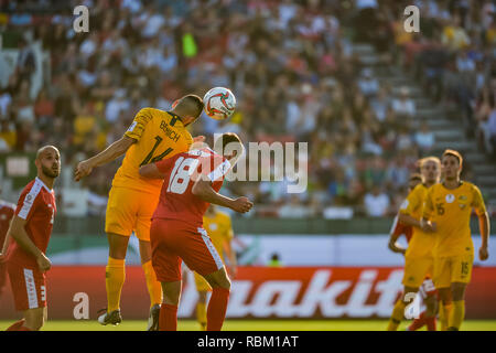 Dubai, EAU. 11 gen 2019. 11 gennaio 2019. Azione tra Australia e la Palestina in Match 16 dell'Asian Football Cup 2019. L Australia ha vinto 3-0, negando la Palestina la possibilità di vincere la loro prima mai AFC Cup credito di gioco: Feroz Khan/Alamy Live News Foto Stock