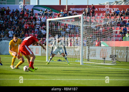 Dubai, EAU. 11 gen 2019. 11 gennaio 2019. Azione tra Australia e la Palestina in Match 16 dell'Asian Football Cup 2019. L Australia ha vinto 3-0, negando la Palestina la possibilità di vincere la loro prima mai AFC Cup credito di gioco: Feroz Khan/Alamy Live News Foto Stock