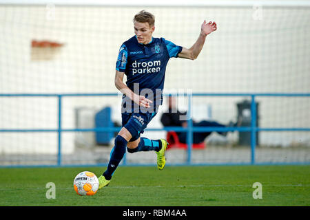 ALBUFEIRA ALGARVE , , Stadium Estadio da Nora , 11-01-2019 , Vitesse - Livingston amichevole , calcetto , olandese Eredivisie stagione 2018 - 2019 . Vitesse player Martin Odegaard sulla palla durante il gioco Vitesse - Livingston (3-2) . Foto Stock