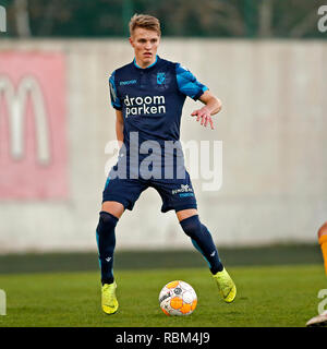 ALBUFEIRA ALGARVE , , Stadium Estadio da Nora , 11-01-2019 , Vitesse - Livingston amichevole , calcetto , olandese Eredivisie stagione 2018 - 2019 . Vitesse player Martin Odegaard sulla palla durante il gioco Vitesse - Livingston (3-2) . Foto Stock