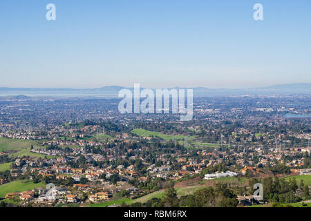 Vista verso la città di East San Francisco Bay da il sentiero a picco di missione, California Foto Stock