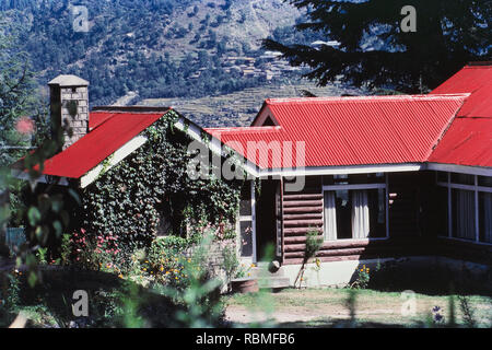 Capanne in legno bungalow, Manali, Himachal Pradesh, India, Asia Foto Stock