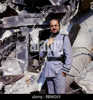 Close up Anupam Kher che guarda lontano, India, Asia Foto Stock