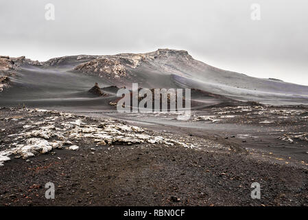 Vastità del paesaggio vulcanico lavico nelle alture islandesi Foto Stock