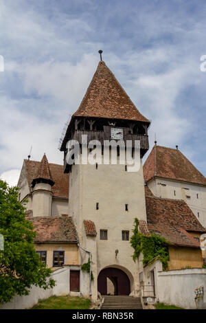 Ingresso della fortificazione Luthern chiesa evangelica in Bazna, Romania Foto Stock