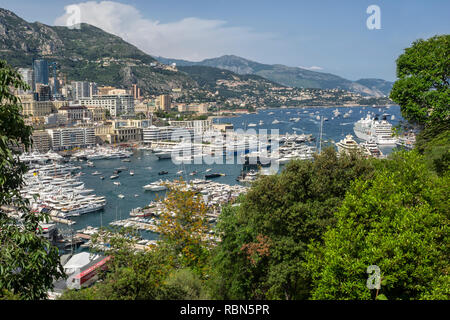 MONTE CARLO, MONACO: 26 MAGGIO 2018: Vista della città e Port Hercule Foto Stock