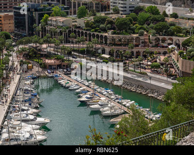MONTE CARLO, MONACO: 26 MAGGIO 2018: Vista del porto di Fontvieille (Port de Fontvieille) Foto Stock