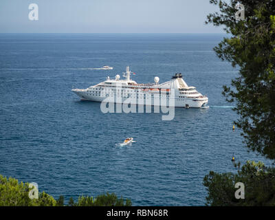 MONTE CARLO, MONACO: 26 MAGGIO 2018: Nave da crociera di lusso Star Pride gestita da Windstar Cruises al largo della costa di Monaco Foto Stock