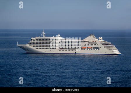 MONTE CARLO, MONACO: 26 MAGGIO 2018: Nave da crociera Silver Muse al largo della costa Foto Stock