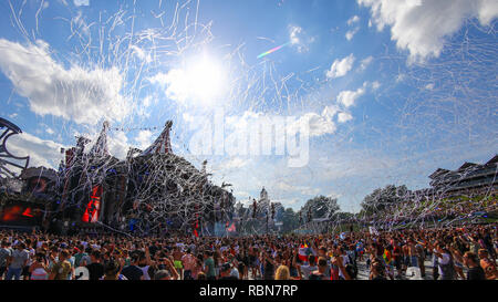 Panoramica di Tomorrowland festival, il numero uno nominale di electronic dance music festival in tutto il mondo Foto Stock