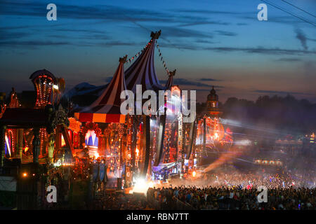 Panoramica di Tomorrowland festival, il numero uno nominale di electronic dance music festival in tutto il mondo Foto Stock