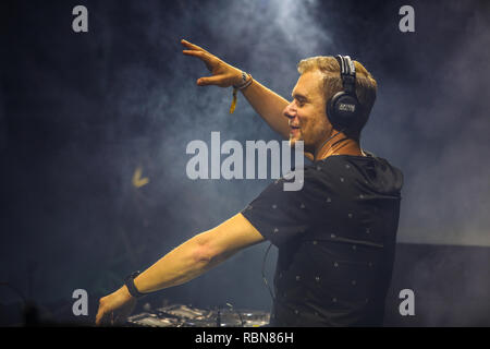 Dj Armin van Buuren performing live at ultra music electronic dance music festival anche noto come festival ultra o ultra miami Foto Stock