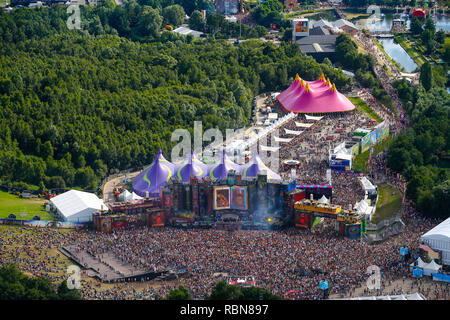 Panoramica di Tomorrowland festival, il numero uno nominale di electronic dance music festival in tutto il mondo Foto Stock