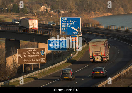 Il ponte di Friarton, a Perth, è un elemento importante della rete autostradale in Scozia Foto Stock