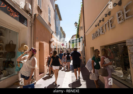 Saint tropez città costiera della Riviera Francese, nella regione Provence-Alpes-Côte d'Azur del sud est della Francia, Europa Foto Stock