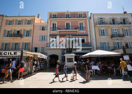 Saint tropez città costiera della Riviera Francese, nella regione Provence-Alpes-Côte d'Azur del sud est della Francia, Europa Foto Stock