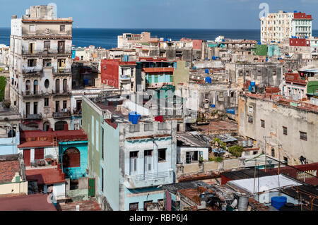 PANORAMA DE L'Avana vecchia e il mare dei Caraibi HAVANA CUBA Foto Stock