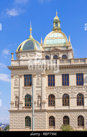 Praga Museo Nazionale di dettaglio del tetto Národní muzeum Wenceslas Square Praga Repubblica Ceca Europa Foto Stock