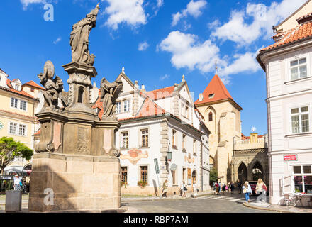 Praga Piazza Maltese Praga quartiere minore piccolo quartiere Maltézské náměstí Mala Strana di Praga replublic Ceca Europa Foto Stock