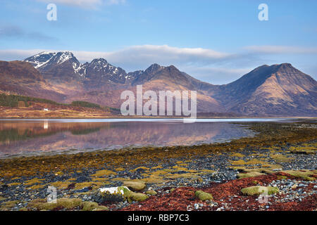 Blaven sul Loch Slapin, Torrin, Isola di Skye, Highland, Scozia. Foto Stock