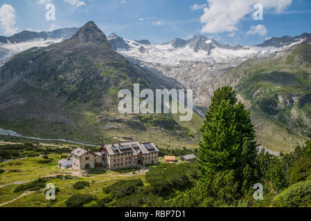 Berliner capanna Rifugio di montagna nelle Alpi dello Zillertal del Tirolo vicino alla cittadina di Mayrhofen in Austria Foto Stock