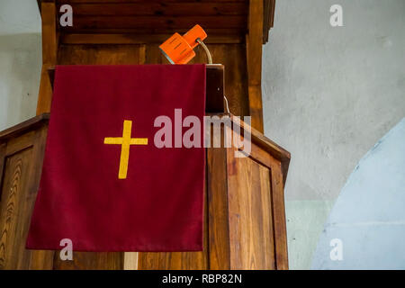 Evangelica della Chiesa Luterana in Koknese, Lettonia. Interno della chiesa Koknese. Cappella di Koknese Chiesa Evangelica Luterana. La chiesa fu costruita nel 1687. Foto Stock