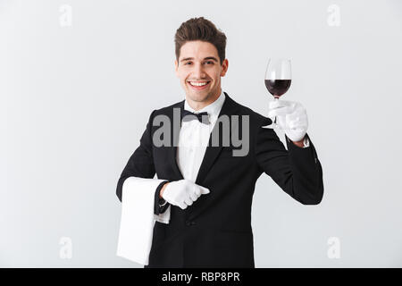 Closeup profilo di un uomo che indossa uno smoking e guanti bianchi tenendo  la sua giacca Foto stock - Alamy