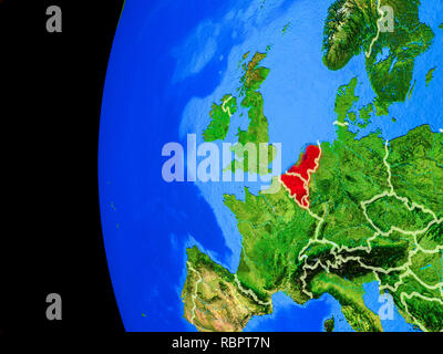 Unione Benelux dallo spazio sul modello realistico del pianeta Terra con i confini e dettagliata pianeta superficie. 3D'illustrazione. Gli elementi di questa immagine Foto Stock